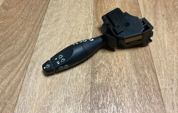 Ford Focus Wiper control stalk 98AG17A553 D0XFA PA66GF30