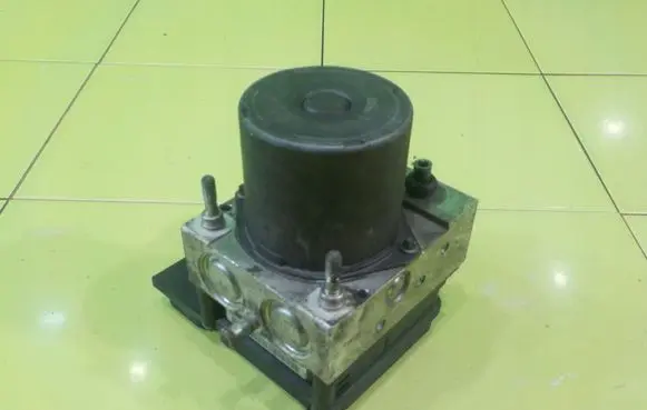 Nissan Pathfinder R51 ABS Pump 0265235100