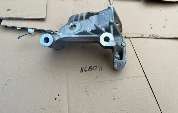 Volvo XC60 Engine mount bracket 31670033