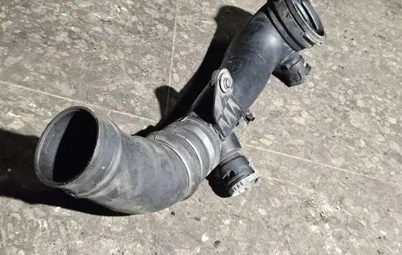 Intercooler hose/pipe
