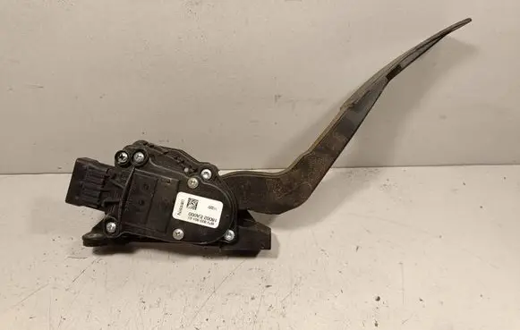 Nissan Navara D40 Accelerator throttle pedal 6PV93390101 18002ea000