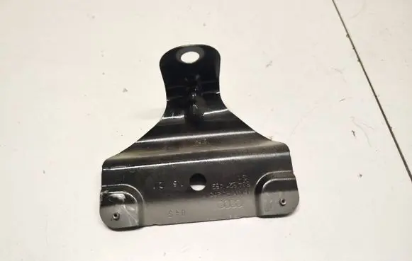 Fender mounting bracket