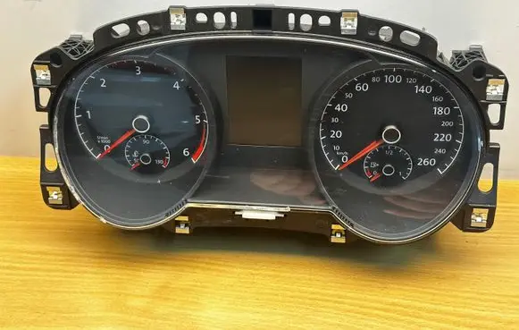 Volkswagen Golf Sportsvan Speedometer (instrument cluster) 517920741