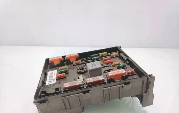 Volkswagen PASSAT B7 Fuse box set 3C0937125 63592777