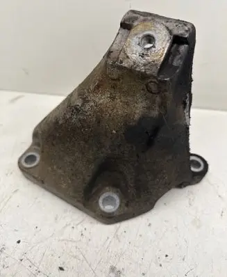 Audi A4 S4 B7 8E 8H Engine mounting bracket 8E0199308AK