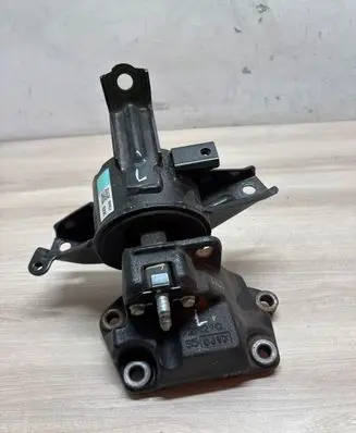 Hyundai Santa Fe Engine mount bracket 2n210