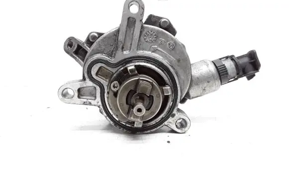 Volvo V50 Vacuum pump 30731825
