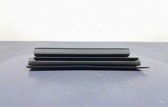 BMW X7 G07 Front door rubber seal 7484063