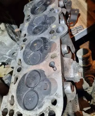 Audi 80 90 B3 Engine head 