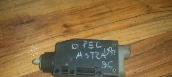 Opel Astra F Central locking motor 90449074 1101215