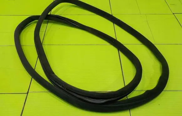 BMW 7 E65 E66 Front door rubber seal PRZOD 12AB30 556A8D6AE3854E87B5