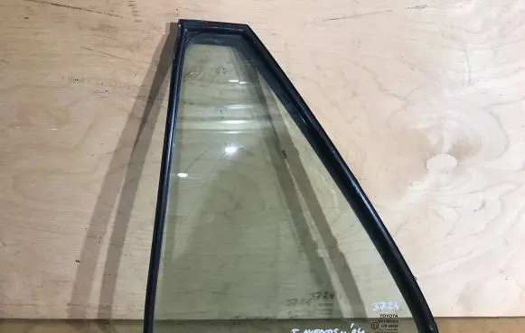 Toyota Avensis T250 Rear vent window glass AS2