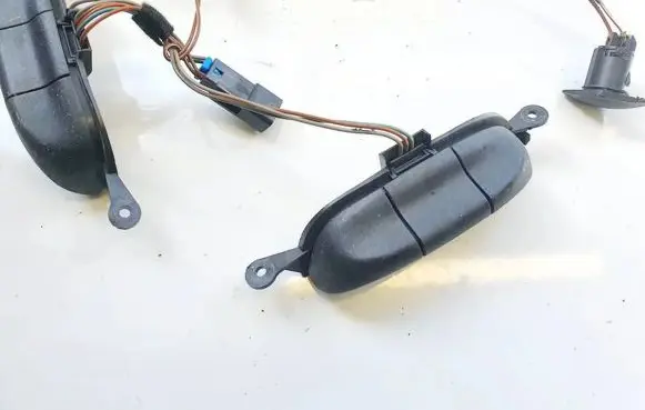 Opel Zafira A Steering wheel buttons/switches 90561159