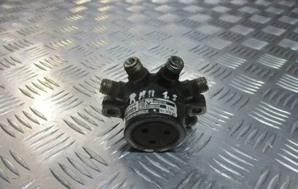 Renault Megane II Fuel distributor 8200057232