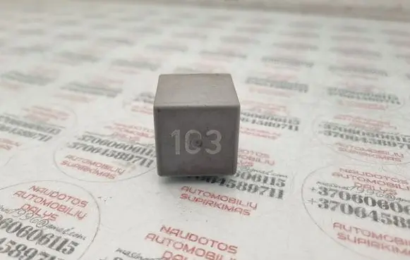 Volkswagen PASSAT B5 Other relay 