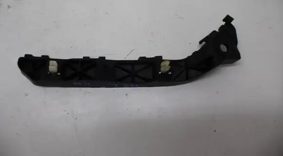 Hyundai i40 Front bumper mounting bracket