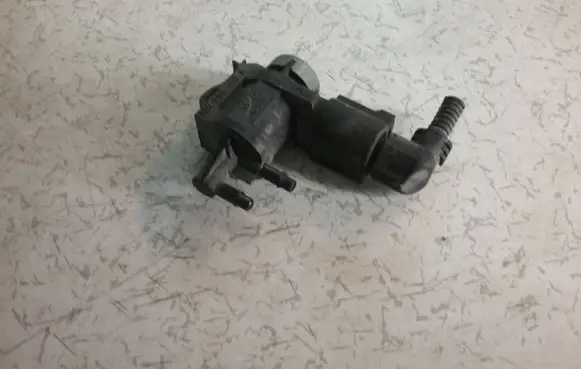 Audi A4 S4 B7 8E 8H Turbo solenoid valve 1K0906283A