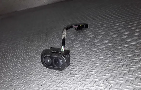 Opel Frontera A Electric window control switch 90318942