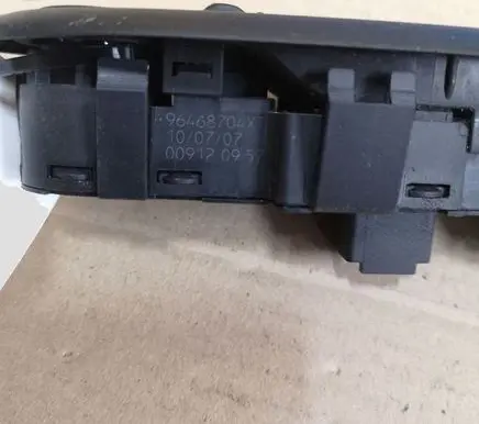 Peugeot 407 Electric window control switch 96468704XT