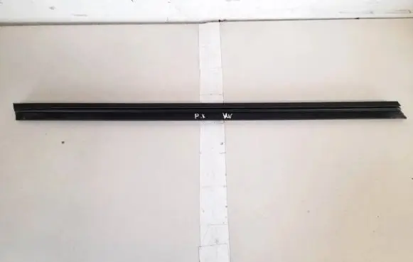 Skoda Octavia Mk2 (1Z) Front door glass trim molding 1z0837479a