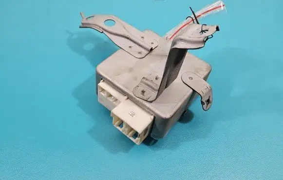 Toyota Avensis T250 Central body control module 89650-05030 IMPRK1439720