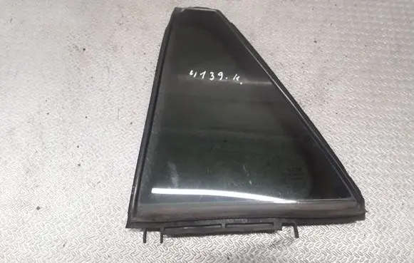 Toyota Avensis T270 Rear vent window glass 