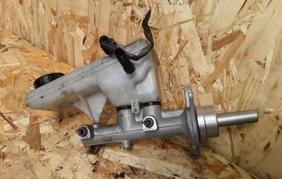 Renault Trafic II (X83) Master brake cylinder 32067008C V050170101