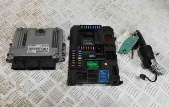Peugeot 2008 I Engine control unit/module 0281030546 9666729580 9807885980