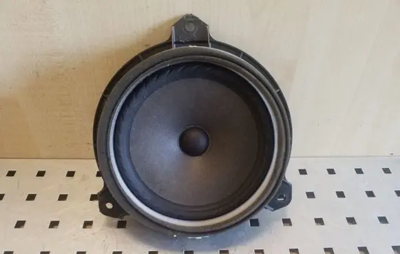 Toyota Avensis T270 Rear door speaker 861600D180