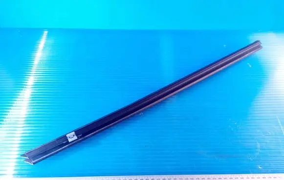 Ford Focus Rubber seal front door window/glass D1M2A