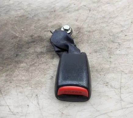 Citroen C-Crosser Rear seatbelt buckle