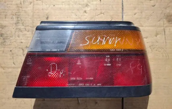 Nissan Sunny Rear/tail lights 7222R 9R619 4390R