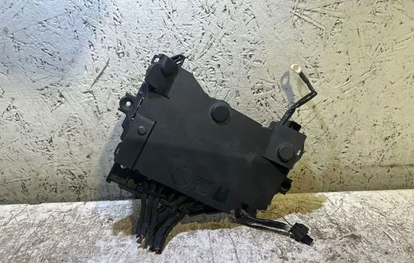 Volvo V40 Fuse module 30659192 E05769300 19577