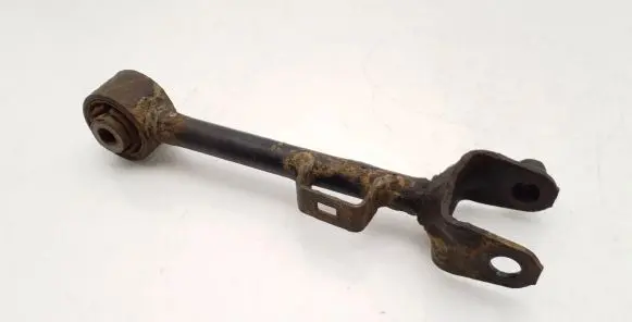 Rear control arm