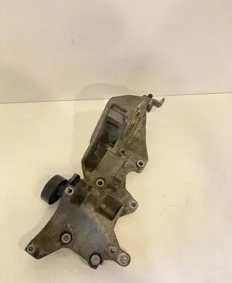 Volkswagen PASSAT B7 Generator/alternator bracket 03L903143Q