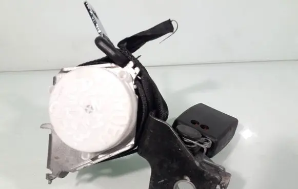 Ford Mondeo MK IV Middle seatbelt (rear) 