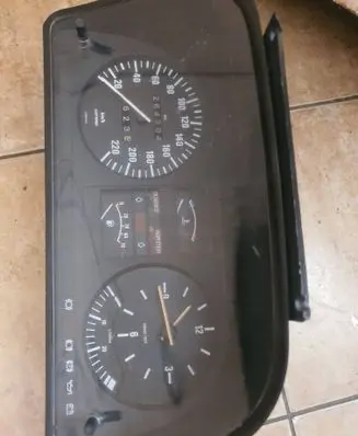 Speedometer (instrument cluster)