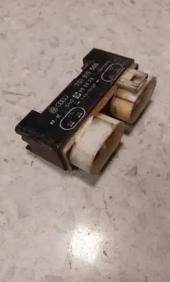 Volkswagen Golf III Coolant fan relay 701919506 899978