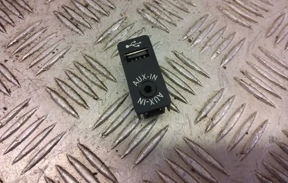 BMW 3 F30 F35 F31 AUX in-socket connector 9229246