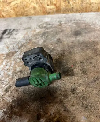 Mercedes-Benz C W203 Turbo solenoid valve 0004703893
