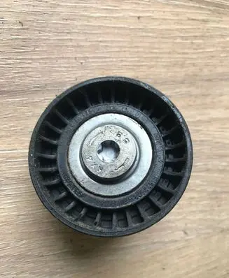 BMW 2 F45 Belt tensioner pulley 7649371