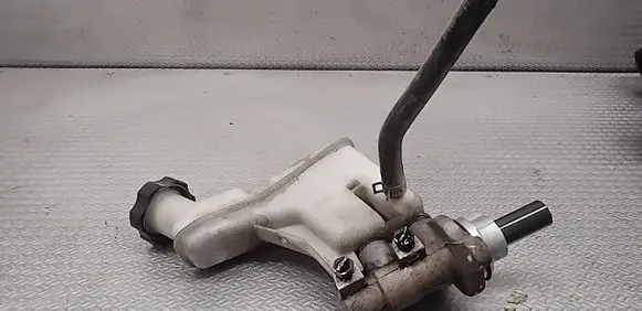Master brake cylinder