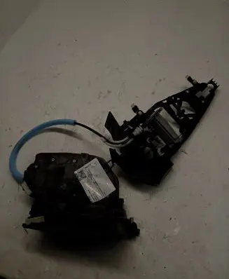 BMW X5 F15 Front door lock 7473157