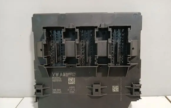 Volkswagen PASSAT B7 Comfort/convenience module 3AA937087H