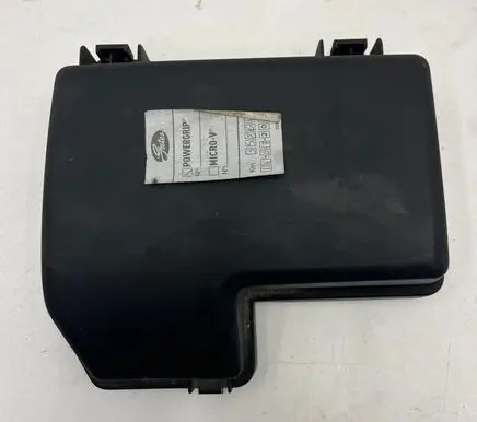 Volvo V70 Fuse box cover 8645259