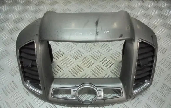Chevrolet Captiva Radio/GPS head unit trim 