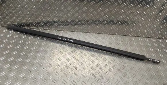 Toyota Auris 150 Front door glass trim molding