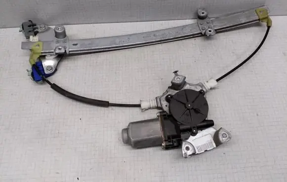 Nissan Almera N16 Front door window regulator with motor 400600