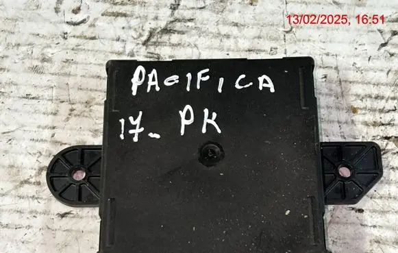 Chrysler Pacifica Door control unit/module 68316561AB