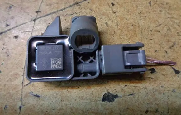 Renault Twingo III Airbag deployment crash/impact sensor 988326121R 5WK44445
